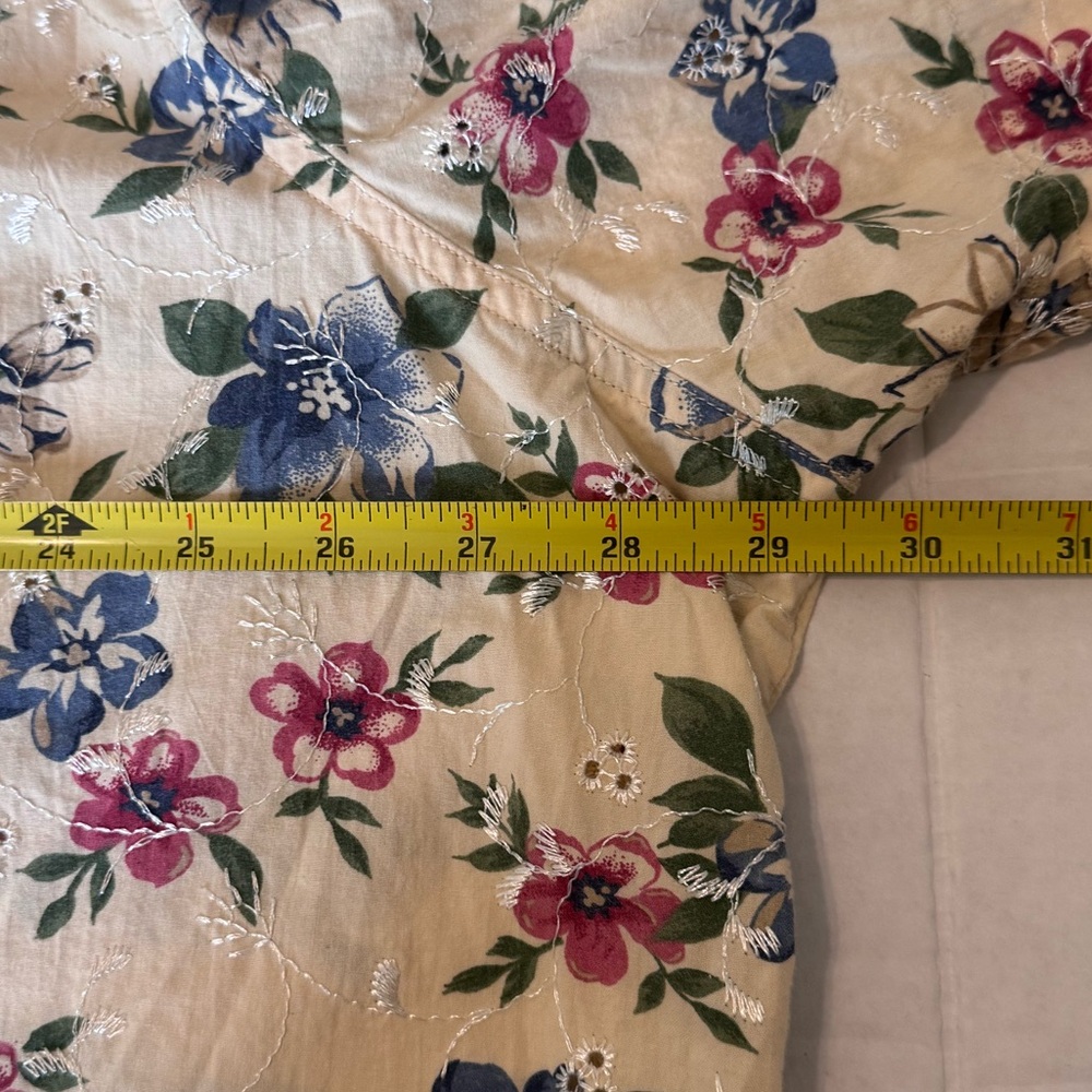 BOBBIE BROOKS VINTAGE TOP SIZE 26W/28W. FLORAL EYELET BUTTON DOWN, SHORT SLEEVE - Picture 12 of 14